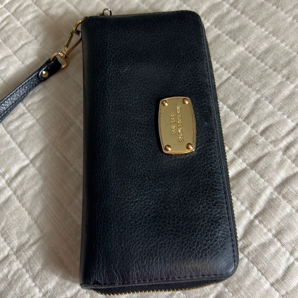 Michael Kors Black Leather Clutch Wallet - Picture 3 of 12
